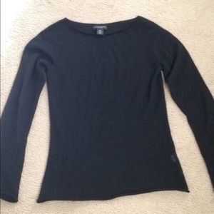 Lightweight cashmere sweater